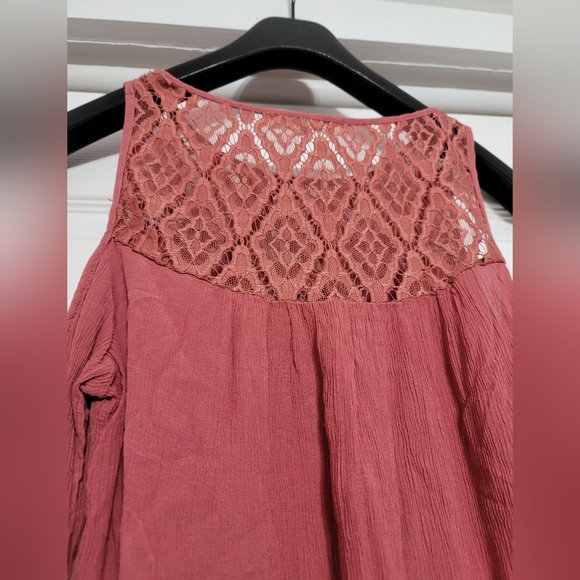 Rewind Womens Pink Long Sleeve Cold Shoulder Pullover Blouse Top Size Medium - Picture 5 of 9